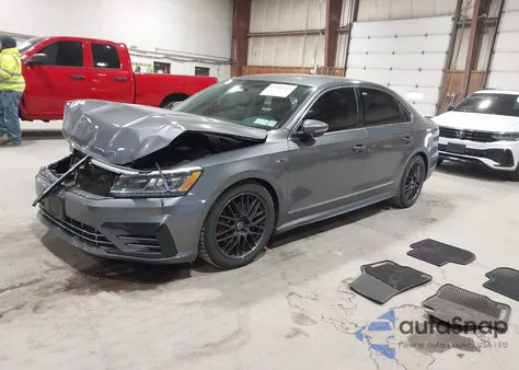 2017 Volkswagen Passat 1.8T R-Line z USA, uszkodzony, nr VIN 1VWDT7A34HC063121